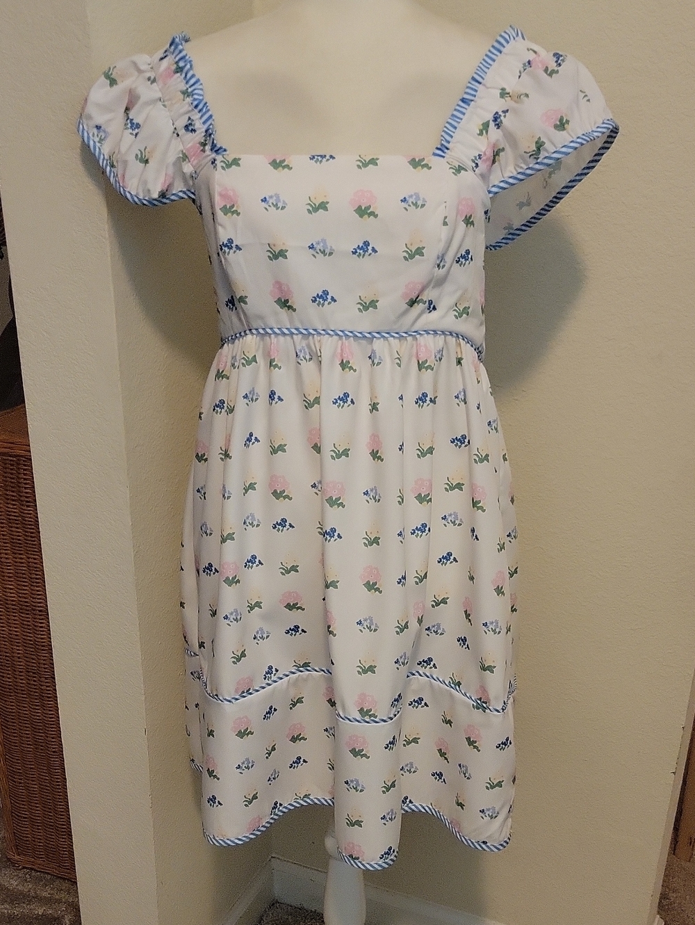 White Floral Puff-Sleeve Casual Dress with Blue Trim